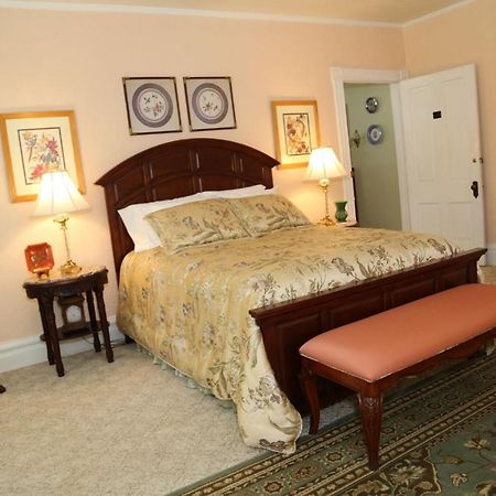 Highgate Estate & Gardens Bed & Breakfast Greensboro Exterior photo